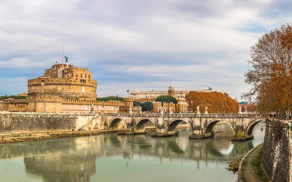 ปราสาท Sant angelo — ภาพถ่ายสต็อก