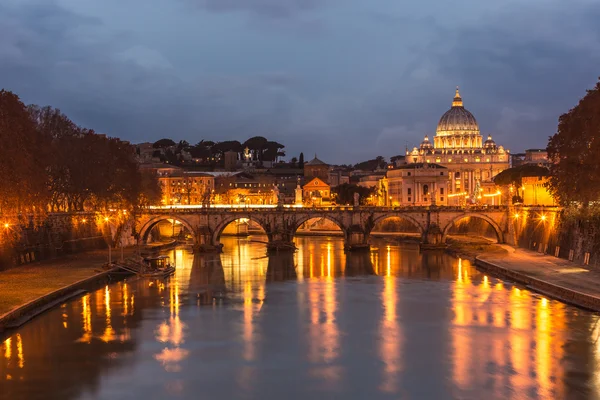 Vaticaan en de rivier de Tiber — Stockfoto