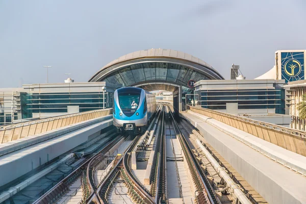 Dubai metro railway — Stockfoto