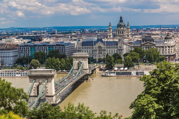 Most Łańcuchowy oraz węgierski Parlament — Zdjęcie stockowe