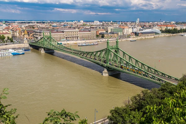 Vrijheidsbrug in de begroting. — Stockfoto