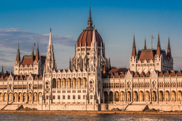 Lánchíd és a magyar Parlament — Stock Fotó