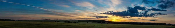 Weizenfeld bei Sonnenuntergang — Stockfoto