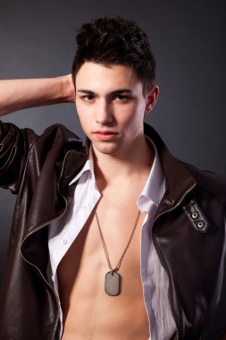 kas genç adam