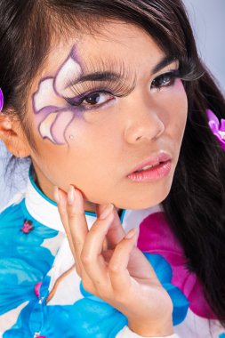 Kalıcı makyaj ile Asyalı kadın