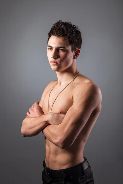 Giovane bodybuilder uomo — Foto Stock