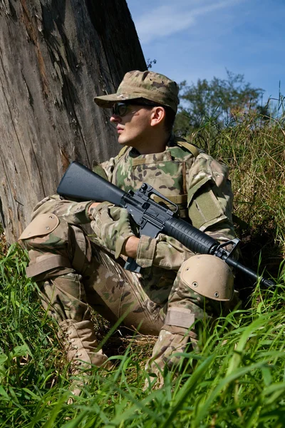 Soldier with rifle — Stock Photo, Image