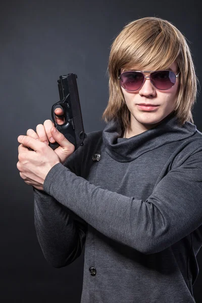 Man with gun — Stock Photo, Image