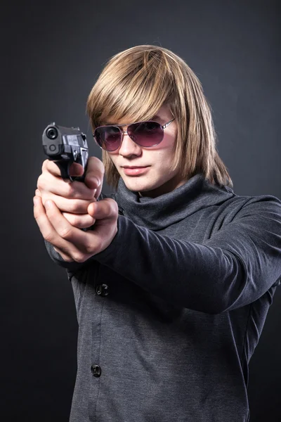 Man with gun — Stock Photo, Image