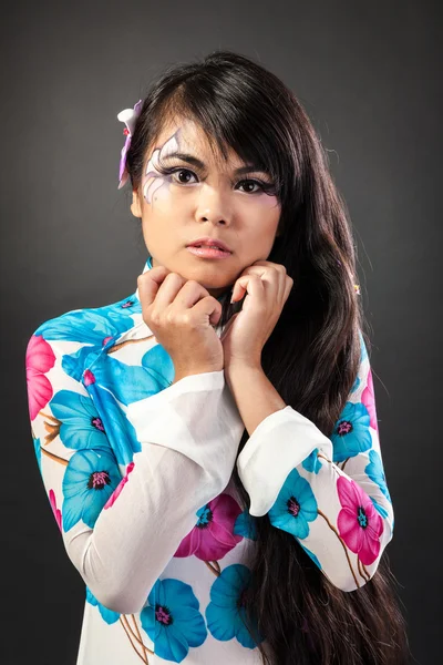 Азиатка с макияжем — стоковое фото