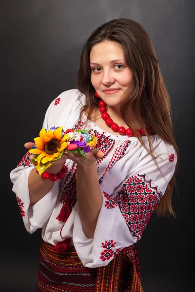 Ukraynalı elbiseli kadın — Stok fotoğraf