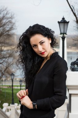 gülümseyen güzel kadın