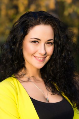 gülümseyen güzel kadın