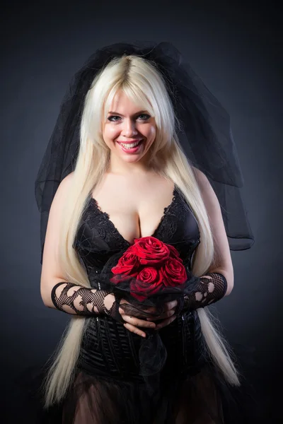 Czarna wdowa z kwiatami — Zdjęcie stockowe