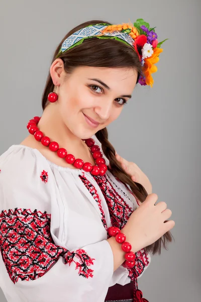 Mulher em vestido ucraniano — Fotografia de Stock