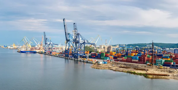 Terminal de contenedores de aguas profundas —  Fotos de Stock