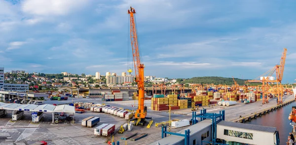 Tiefwasser-Containerterminal — Stockfoto