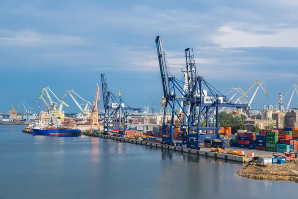 Terminal de contenedores de aguas profundas — Foto de Stock