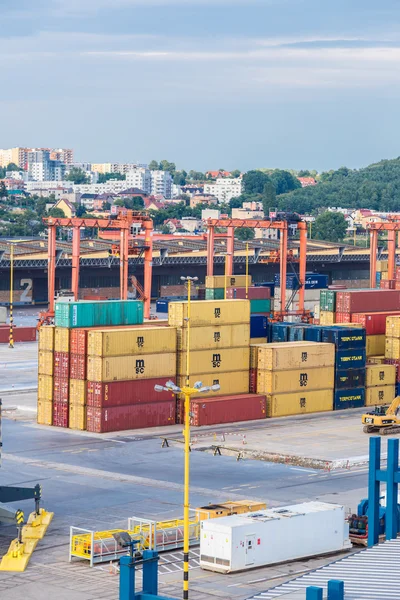 Terminal de contenedores de aguas profundas — Foto de Stock