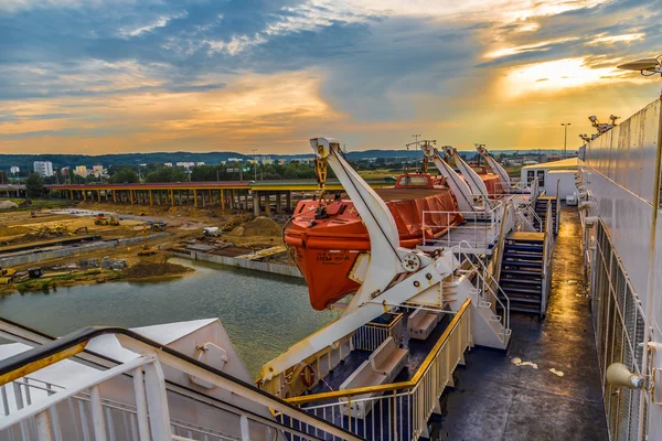 Ship standing in the terminal — Stock Photo, Image