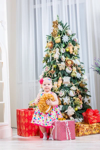 Baby girl with christmas present — Stock Photo, Image