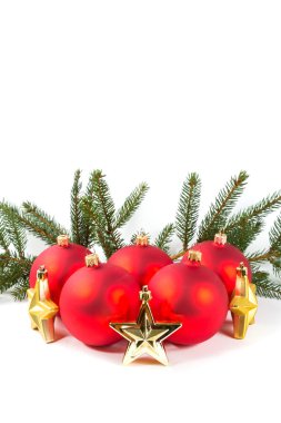 Kırmızı Noel topları ve köknar dalı