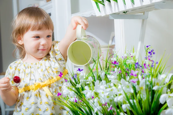 Girl watering flowers — Stock Photo, Image