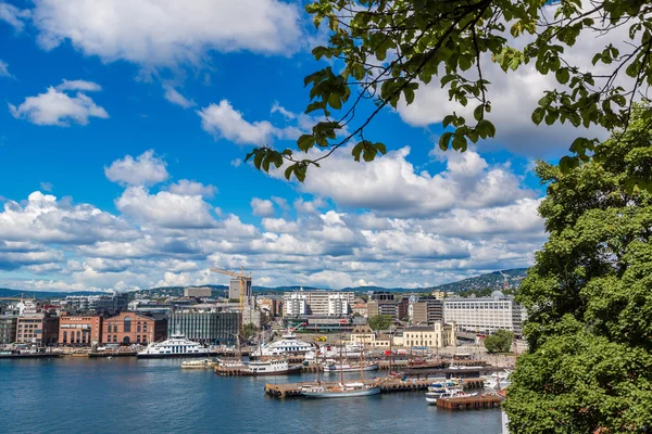 Linha do horizonte e porto de Oslo — Fotografia de Stock