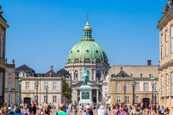 Castle  with statue of Frederick V — Stock Photo, Image