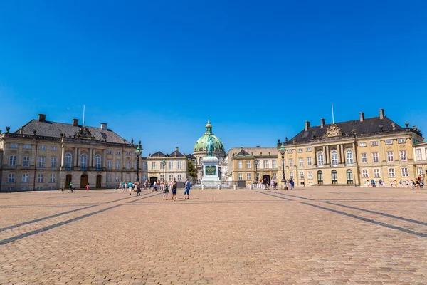 Castle  with statue of Frederick V — Stock Photo, Image