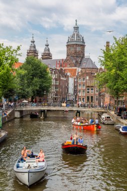 Kanal ve Aziz Nicolas Kilisesi