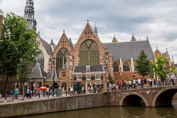 Oude kerk in amsterdam — Stockfoto