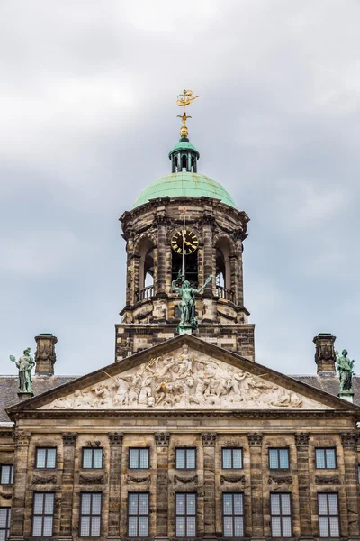 Amsterdam 'daki saat kulesi — Stok fotoğraf