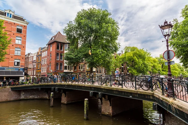 Amsterdam canals and  boats, Holland, Netherlands. — Stock Photo, Image