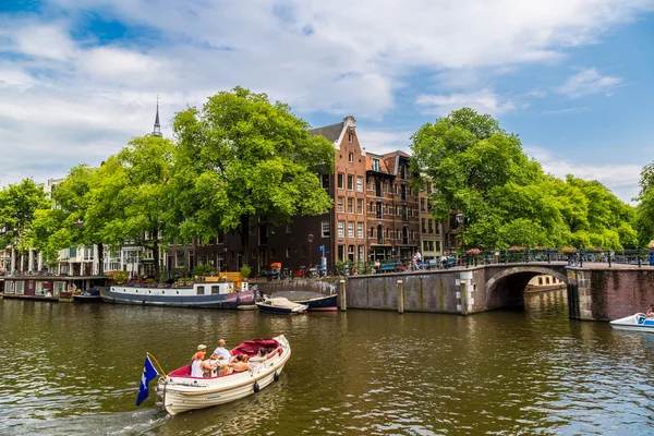 Amsterdam canals and  boats, Holland, Netherlands. — Stock Photo, Image