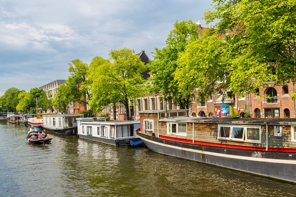 Amsterdam canals and  boats — Stock Photo, Image