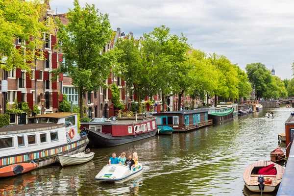 Amsterdam Kanäle und Boote — Stockfoto