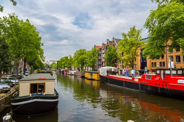 Canales y barcos de Ámsterdam —  Fotos de Stock