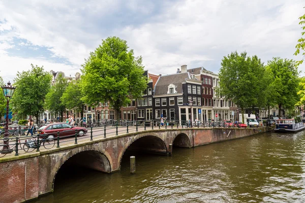 Amszterdam csatornák és hajók — Stock Fotó