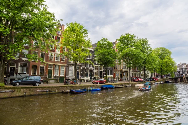 Amsterdam canais e barcos — Fotografia de Stock