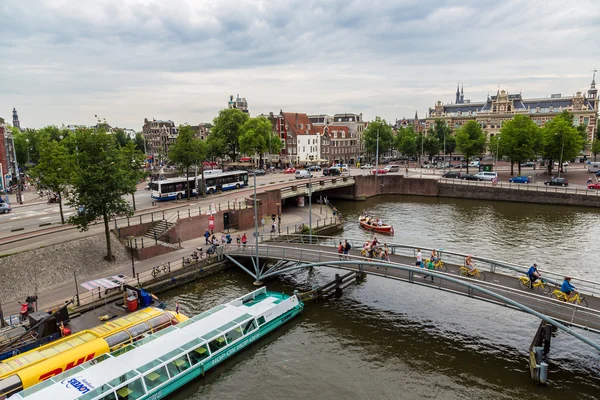 Amsterdam canais e barcos, Holanda, Países Baixos . — Fotografia de Stock