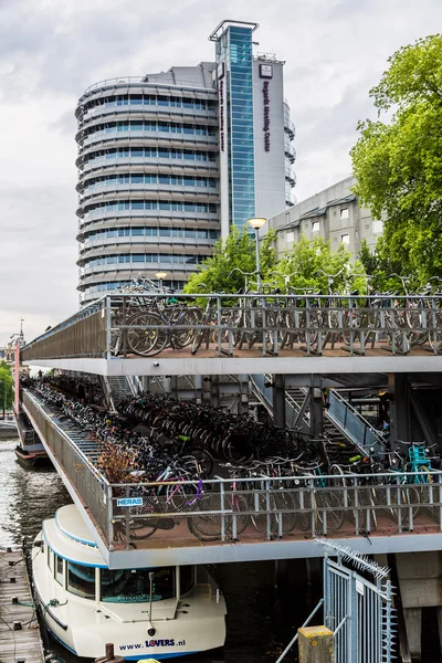 Parcheggio per biciclette ad Amsterdam — Foto Stock