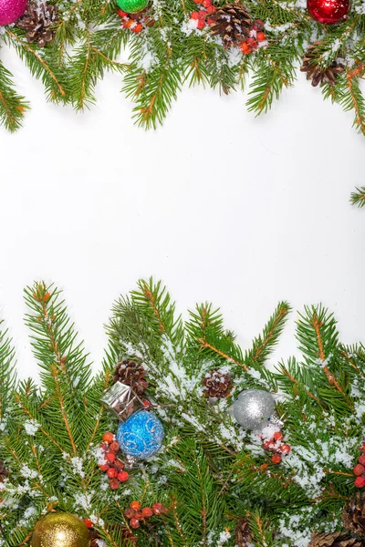 Topları ve süslemeleri olan Noel arkaplanı — Stok fotoğraf