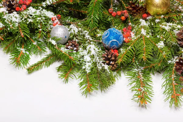 Boże Narodzenie tło z kulkami i dekoracjami — Zdjęcie stockowe