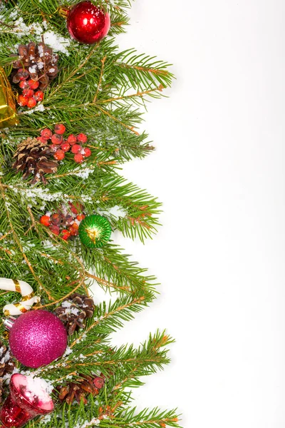 Kerstmis achtergrond met ballen en decoraties — Stockfoto