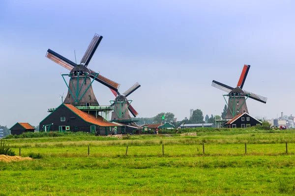 Molinos de viento en Holanda — Foto de Stock