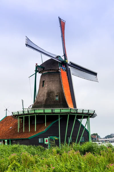 Hollanda'da Rüzgar değirmeni — Stok fotoğraf
