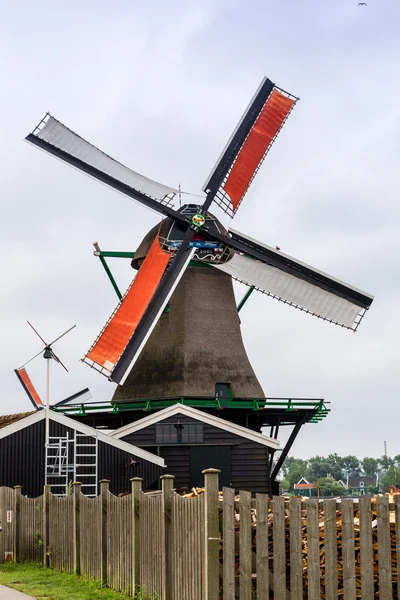 Ветряная мельница Голландии — стоковое фото