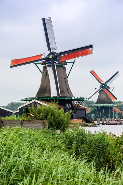 Molinos de viento en Holanda — Foto de Stock