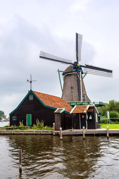 Moulin à vent en Hollande — Photo